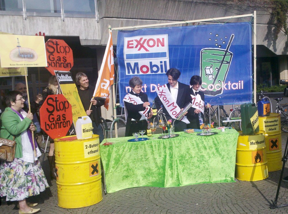 Protest gegen Fracking, giftige Cocktails werden gemixt