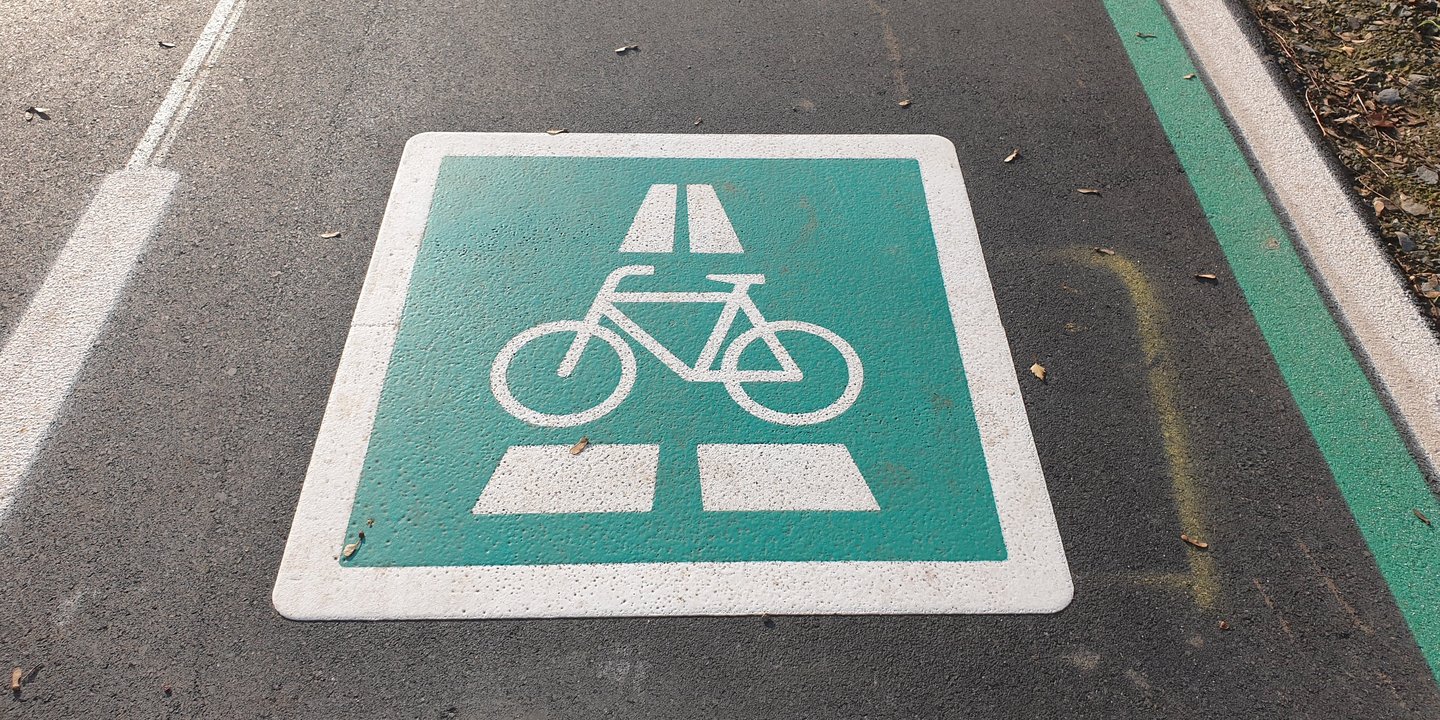 Schild auf Radschnellweg